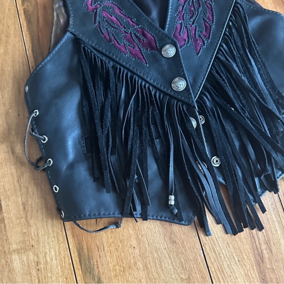 Vintage Fringe Leather Vest - Picture 6 of 13